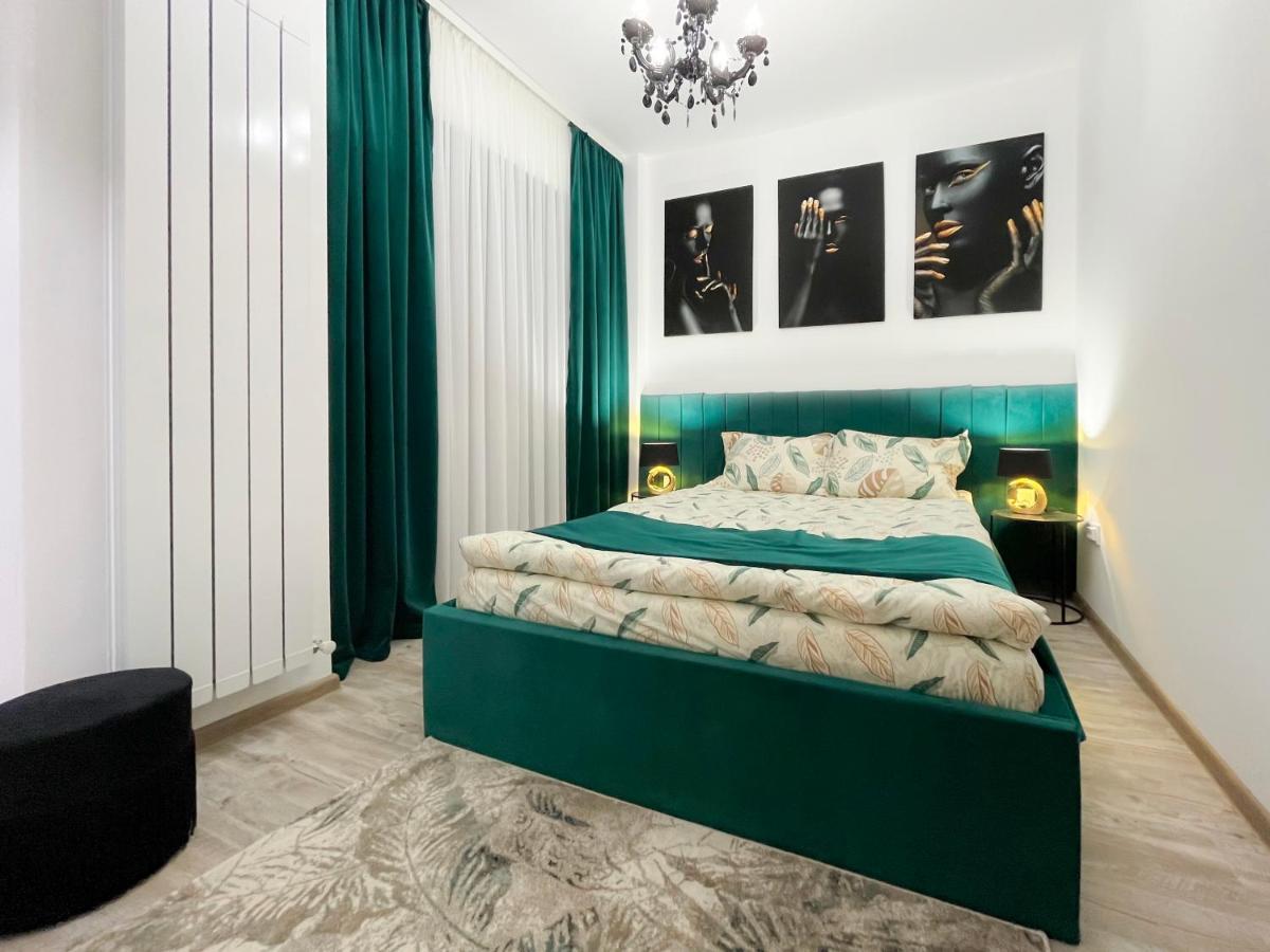 Unique Hotel Apartments Iasi Esterno foto