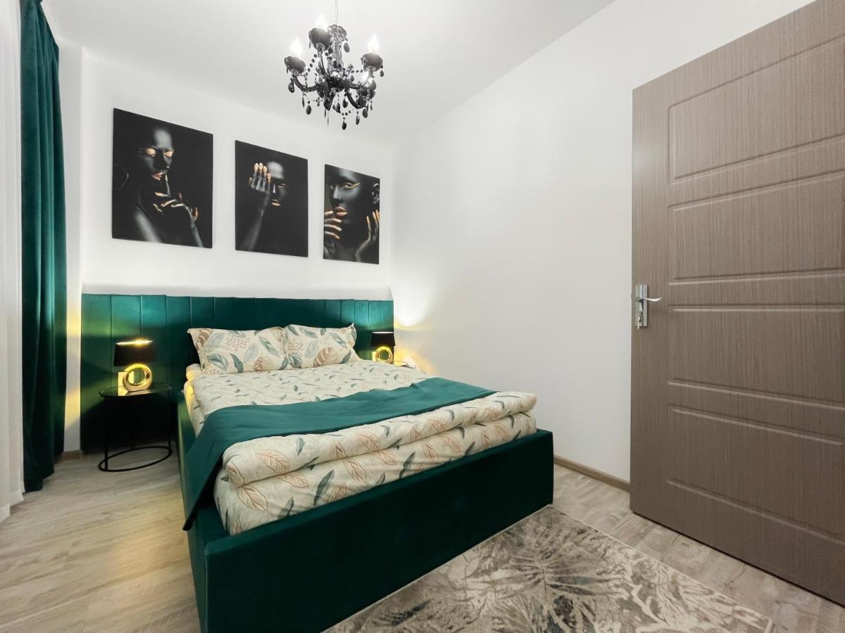 Unique Hotel Apartments Iasi Esterno foto