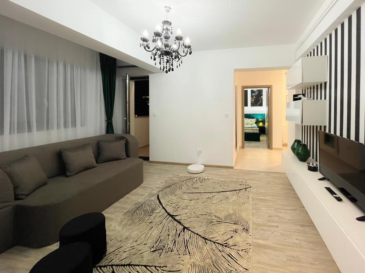 Unique Hotel Apartments Iasi Esterno foto