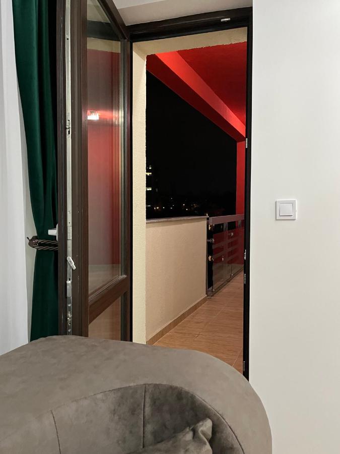 Unique Hotel Apartments Iasi Esterno foto