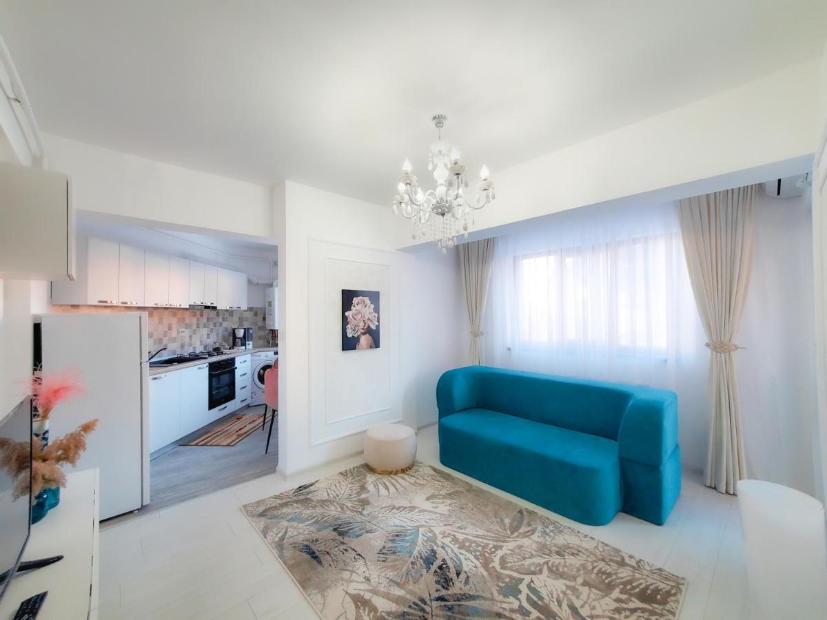 Unique Hotel Apartments Iasi Esterno foto