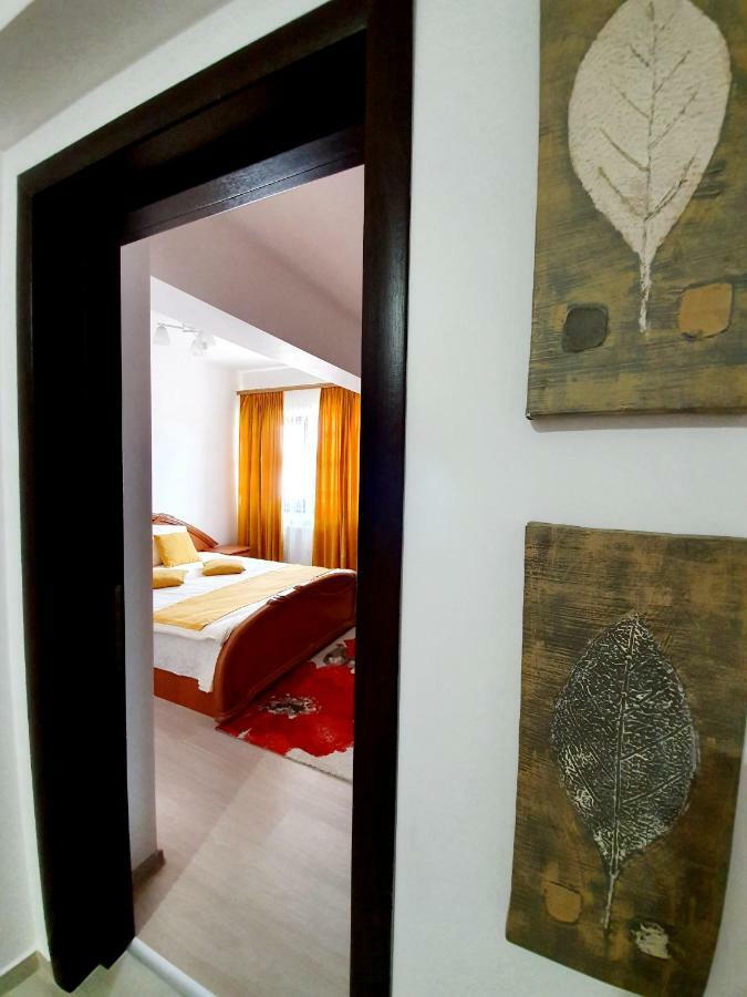 Unique Hotel Apartments Iasi Esterno foto