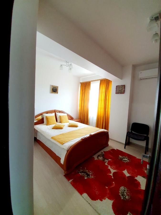 Unique Hotel Apartments Iasi Esterno foto