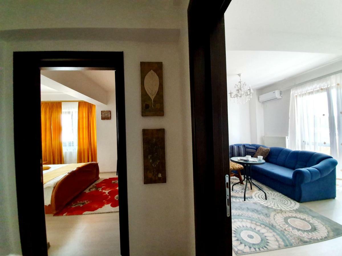 Unique Hotel Apartments Iasi Esterno foto