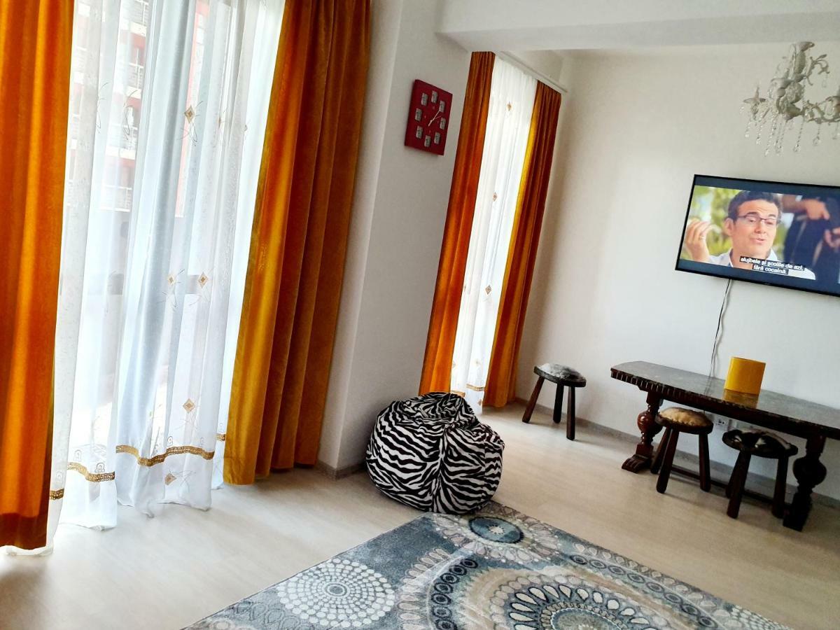 Unique Hotel Apartments Iasi Esterno foto